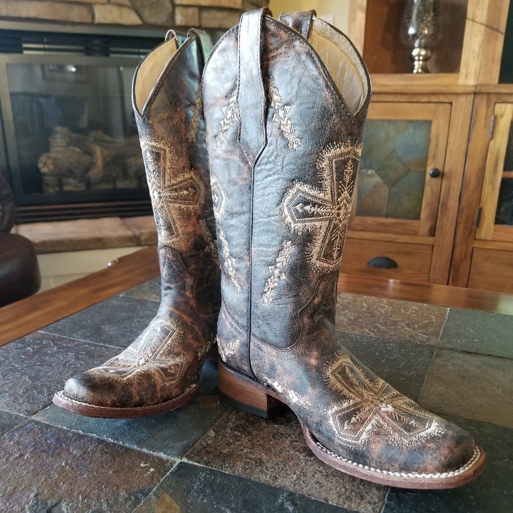 Circle G Cross detail cowboy boots
